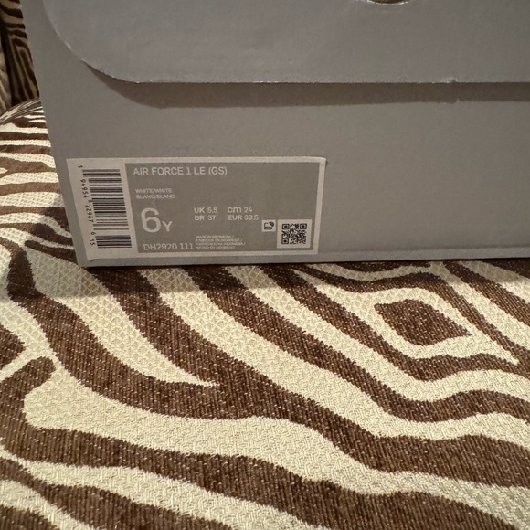 Nike Air Force 1 LE (GS); Size 6Y - Picture 2 of 5